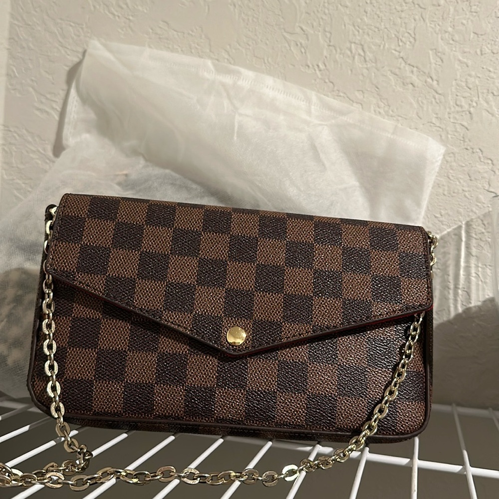 Checker chained crossbody bag